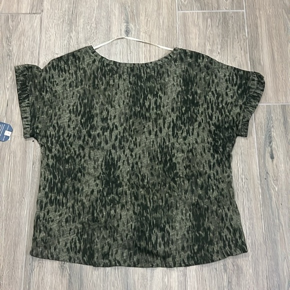 Democracy Blouse Top Shirt XL Green Leopard Cheetah Animal Print Soft Casual - Picture 10 of 11